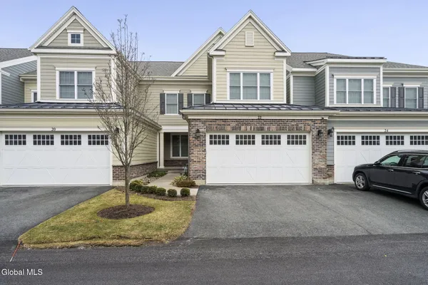 $759,900 | 22 Cambridge Way, Colonie, NY 12110