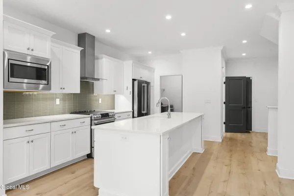 $759,900 | 22 Cambridge Way, Colonie, NY 12110