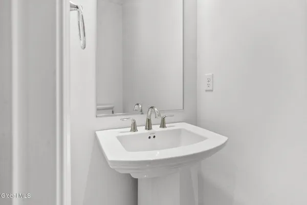 $759,900 | 22 Cambridge Way, Colonie, NY 12110