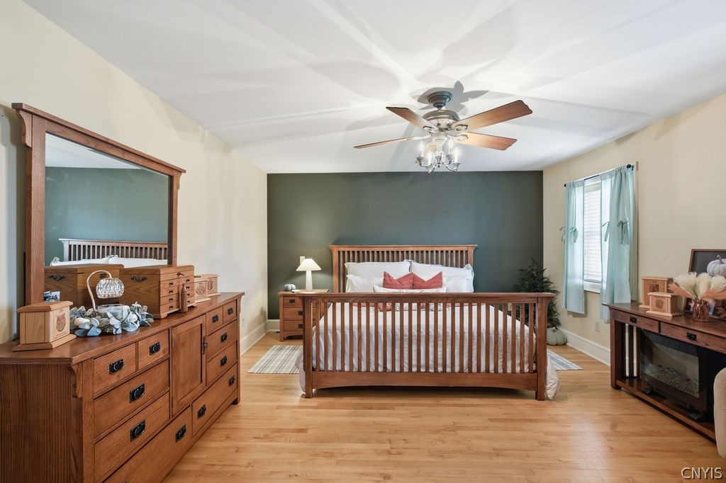 321 West Lake Road Oswego, NY 13126 - Photo 29 of 49 PRIMARY SUITE