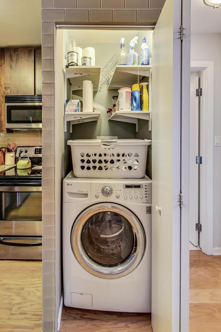 2930 North Sheridan Road, Unit 802 Chicago, IL 60657 - Photo 16 of 30 a utility room with washer and dryer