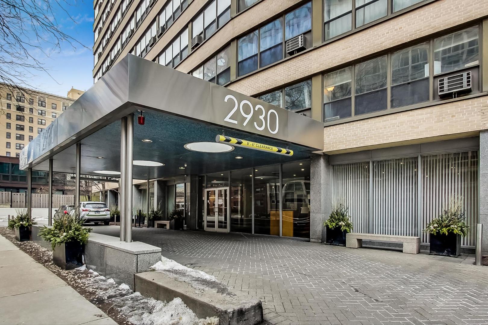 2930 North Sheridan Road, Unit 802 Chicago, IL 60657 - Photo 3 of 30 a view of a building with sitting area