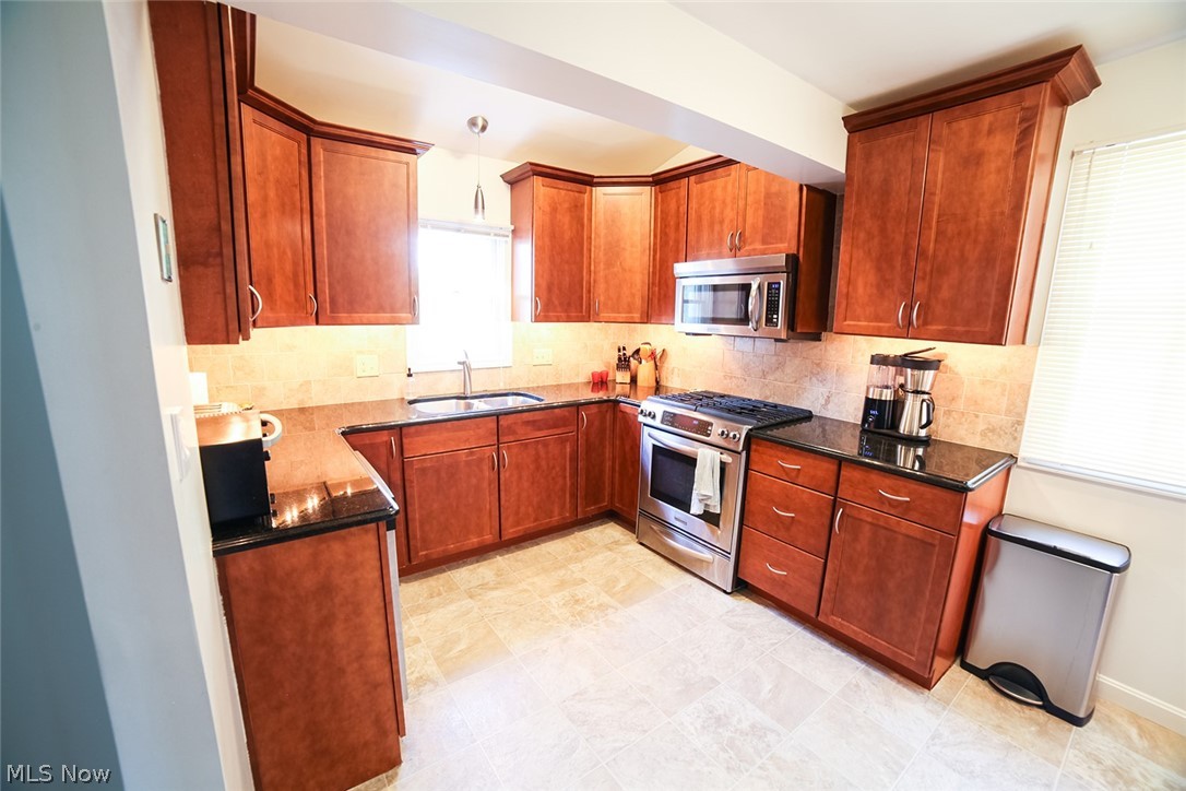 5179 Edenhurst Road Cleveland, OH 44124 - Photo 6 of 20