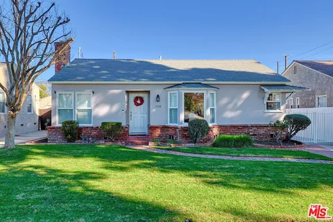 $1,099,000 | 1118 North Niagara Street, Burbank, CA 91505