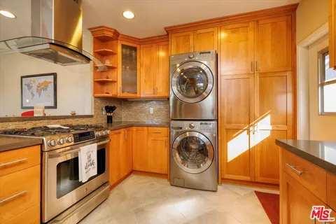 $1,099,000 | 1118 North Niagara Street, Burbank, CA 91505