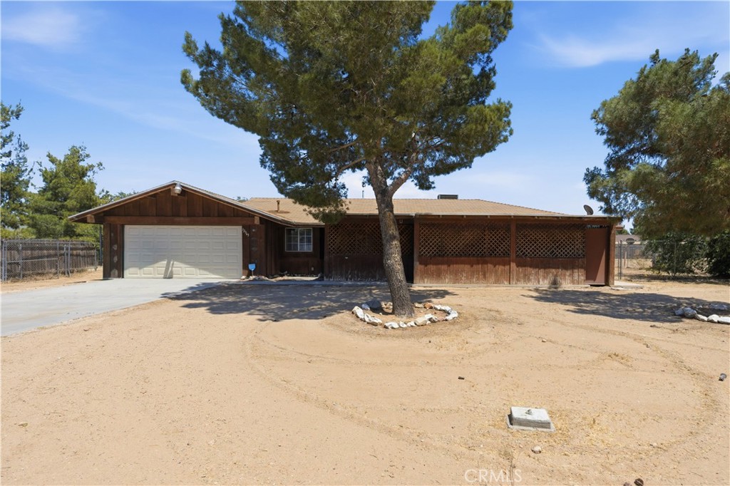 12365 Waynoka Road Apple Valley, CA 92308 - Photo 2 of 36