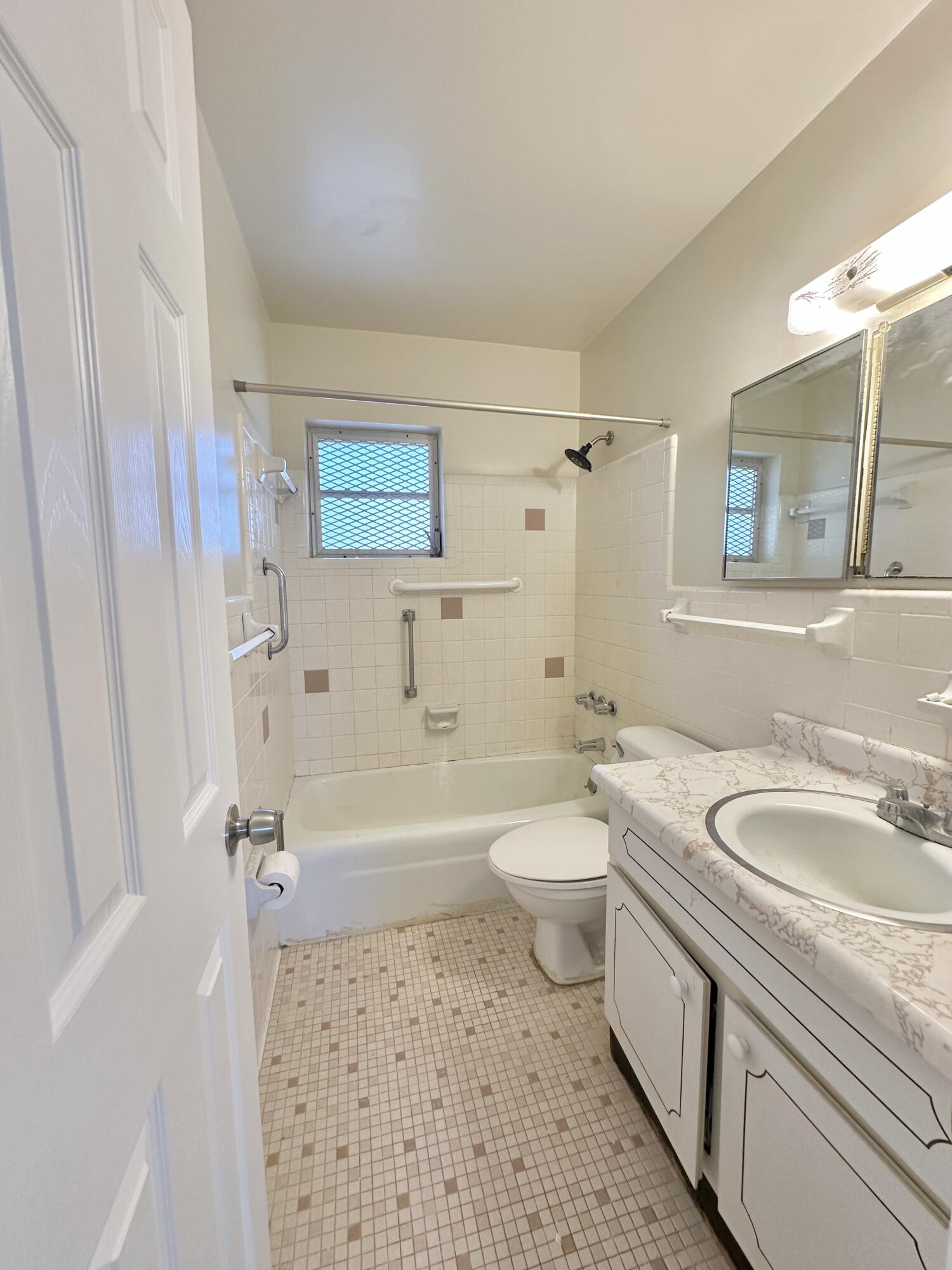 728 Ridge Road, Unit 31 Lantana, FL 33462 - Photo 16 of 24 Bathroom 1