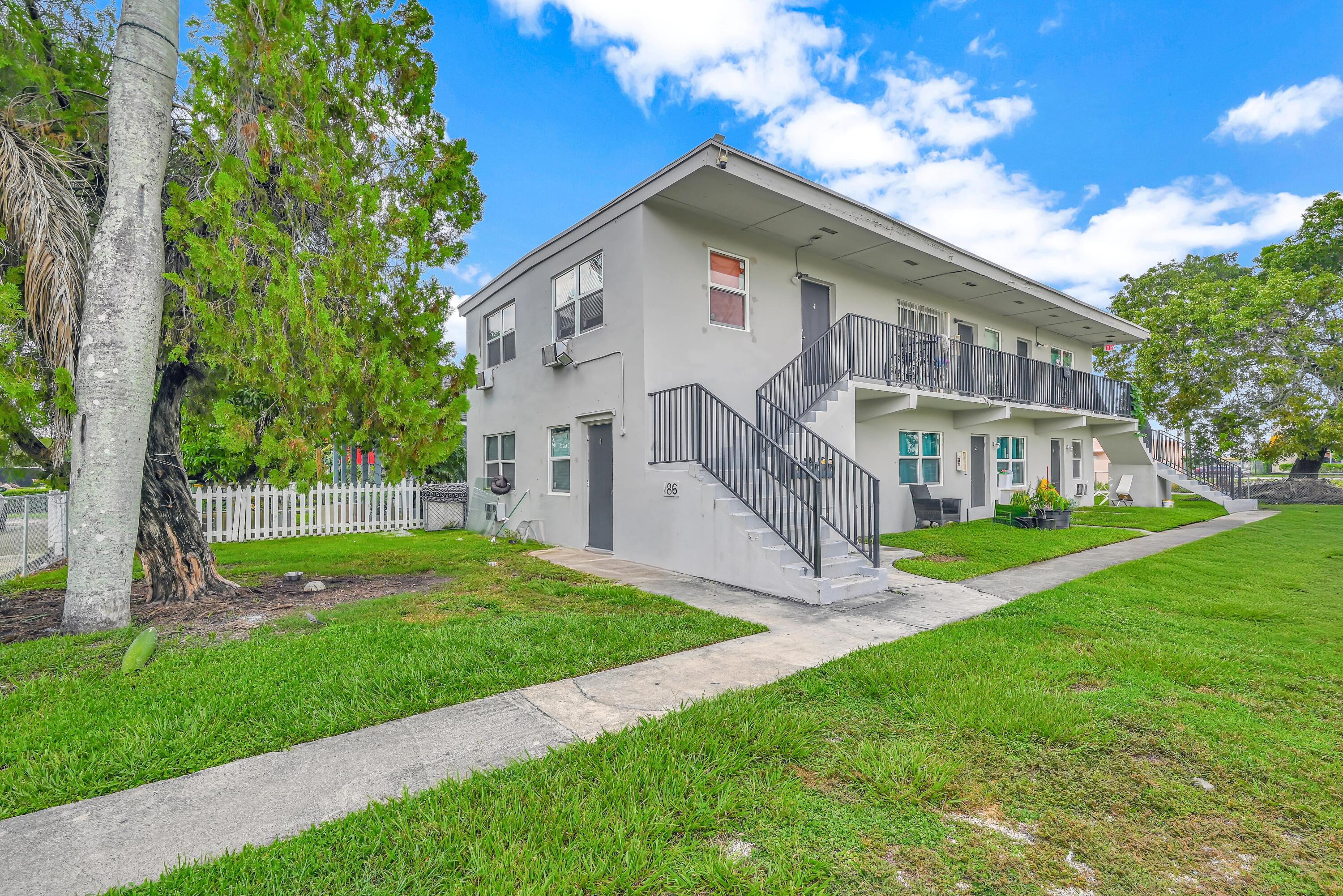 186 Northwest 1st Street Homestead, FL 33030 - Photo 5 of 8 a front view of a house with a yard