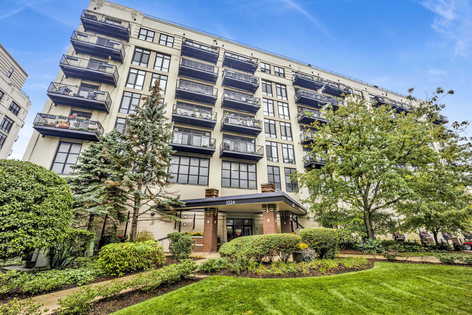 1524 South Sangamon Street, Unit 401 Chicago, IL 60608 - Photo 2 of 55 front view of a building