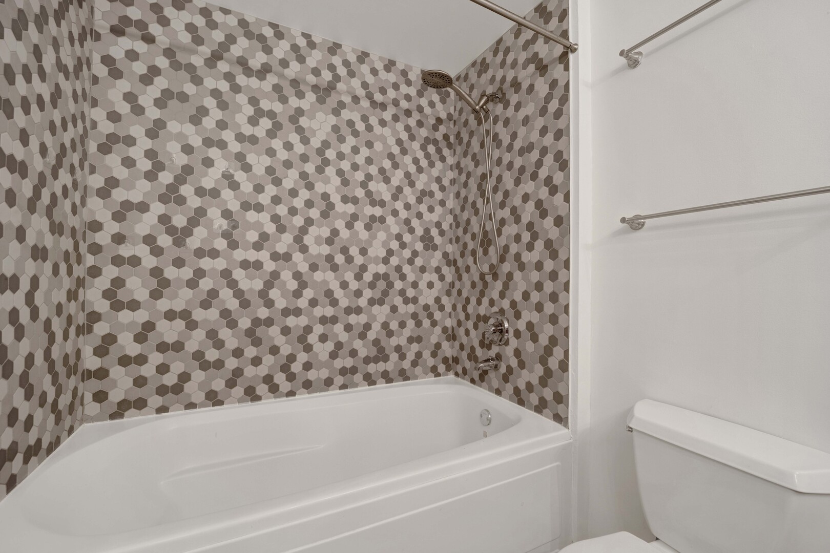 1524 South Sangamon Street, Unit 401 Chicago, IL 60608 - Photo 22 of 55 a bathroom with a bathtub and toilet