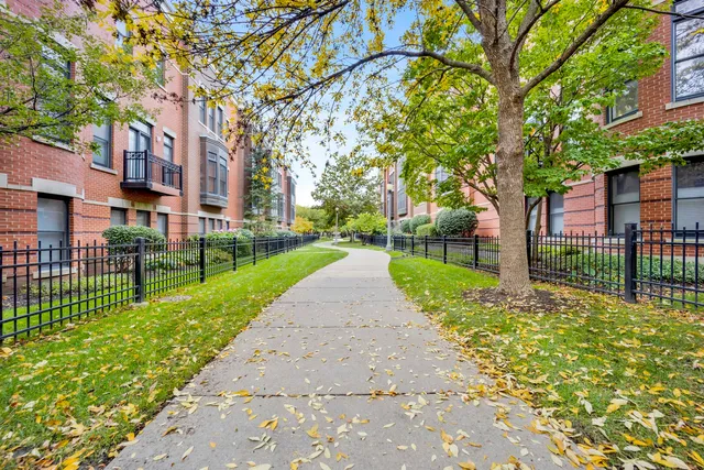 $349,999 | 1524 South Sangamon Street, Unit 401, Chicago, IL 60608