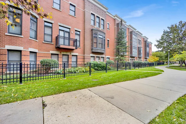 $349,999 | 1524 South Sangamon Street, Unit 401, Chicago, IL 60608