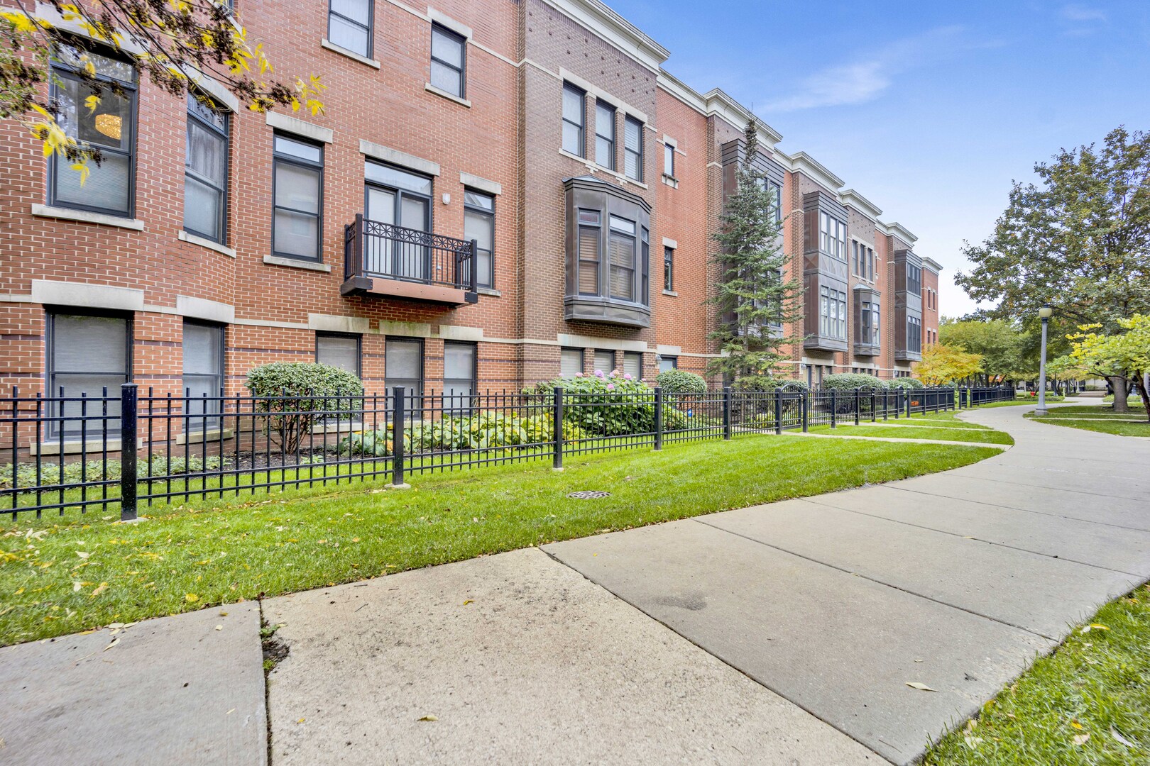 1524 South Sangamon Street, Unit 401 Chicago, IL 60608 - Photo 52 of 55 a view of a building with a yard