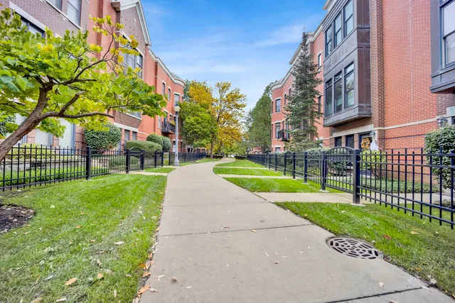 $349,999 | 1524 South Sangamon Street, Unit 401, Chicago, IL 60608