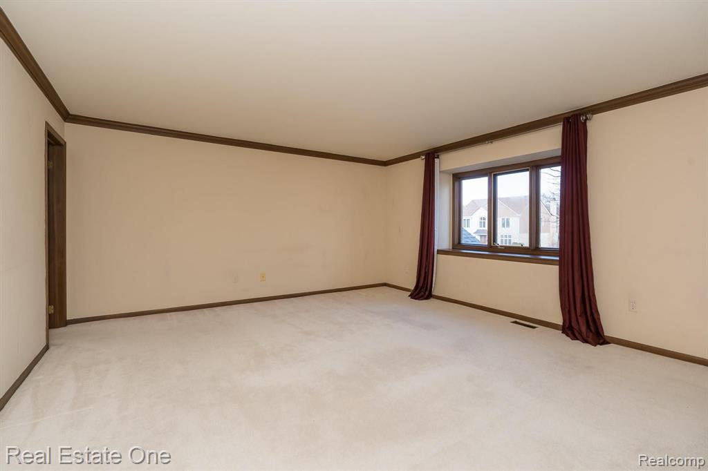 327 Silvervale Drive Rochester, MI 48309 - Photo 18 of 43