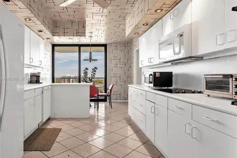 $2,200,000 | 9 Island Avenue, Unit 2414, Miami Beach, FL 33139