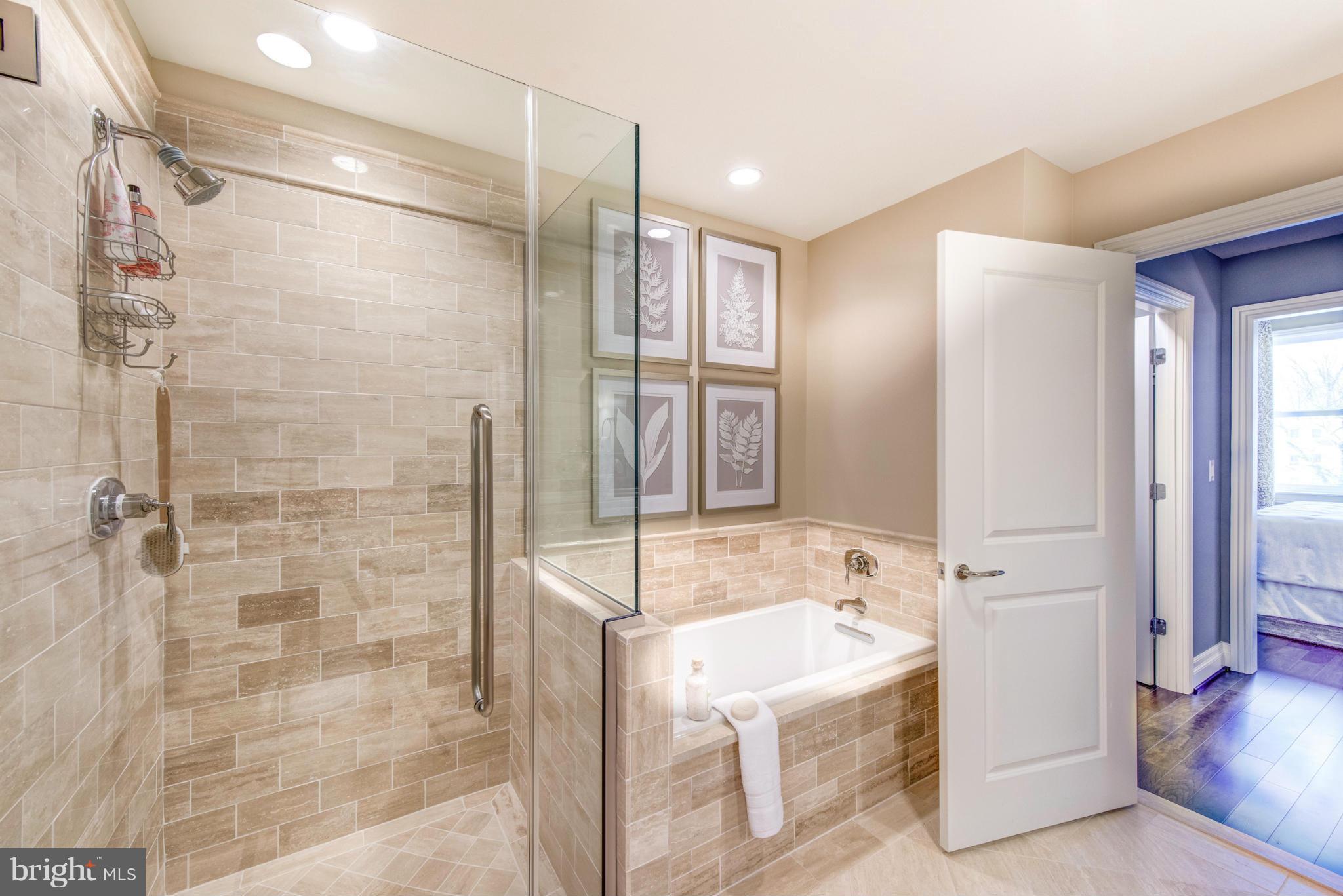 2700 Woodley Road Northwest, Unit VARIES 208 Washington, DC 20008 - Photo 10 of 28 Bath (Master)