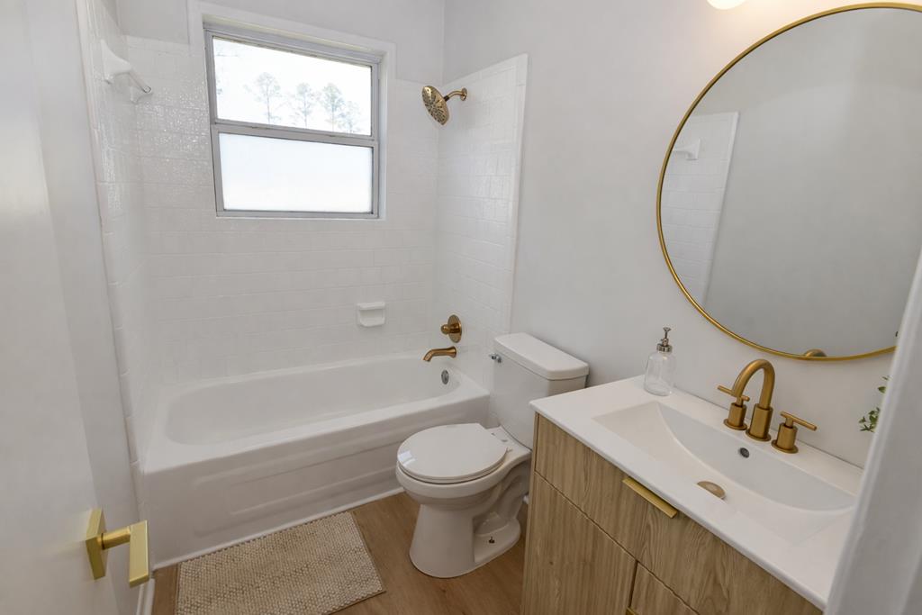 5924 Henry Mouring Road Dothan, AL 36305 - Photo 12 of 21 Hall Bathroom with Filed Shower