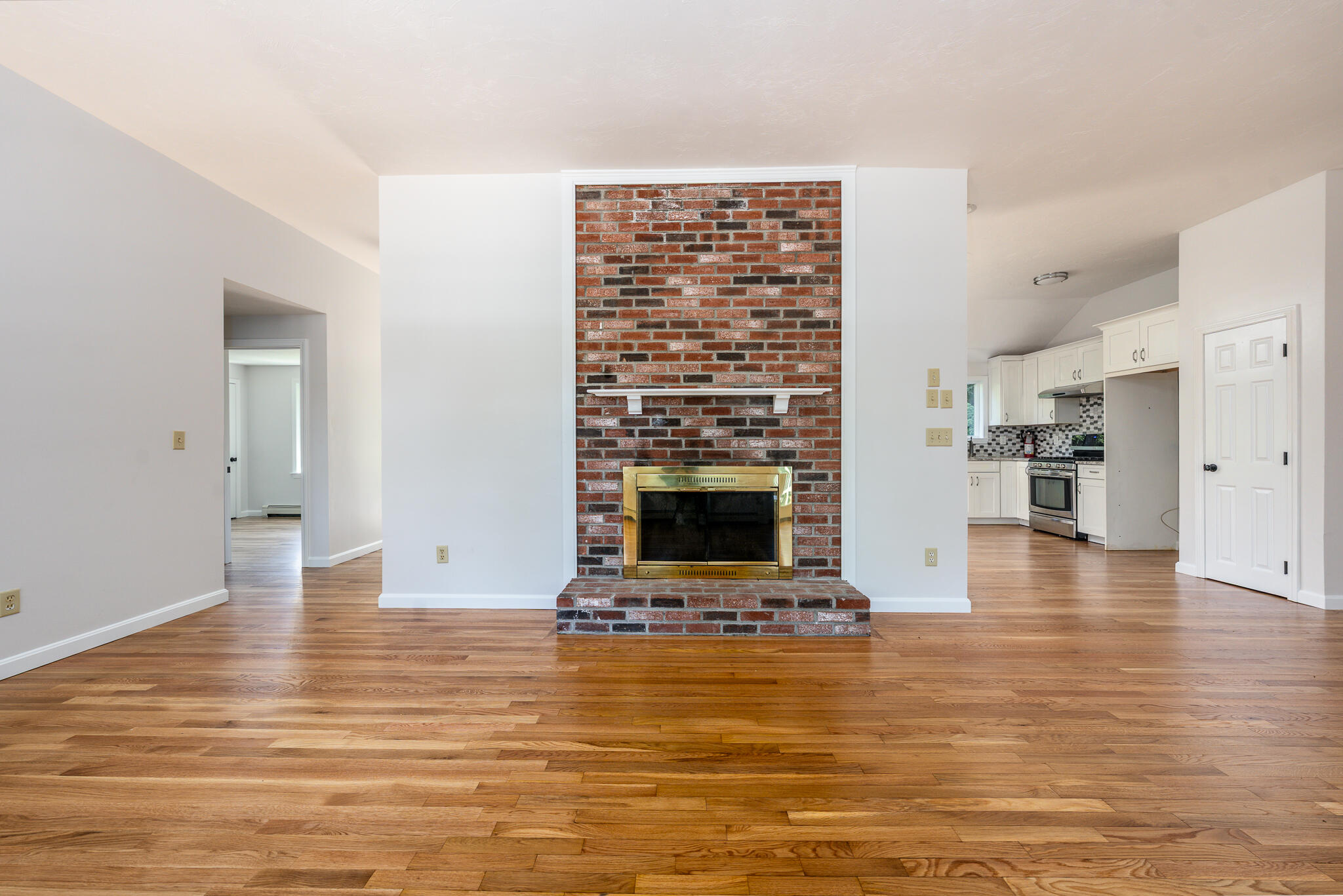 100 Farmersville Road Sandwich, MA 02563 - Photo 20 of 35 livroom3