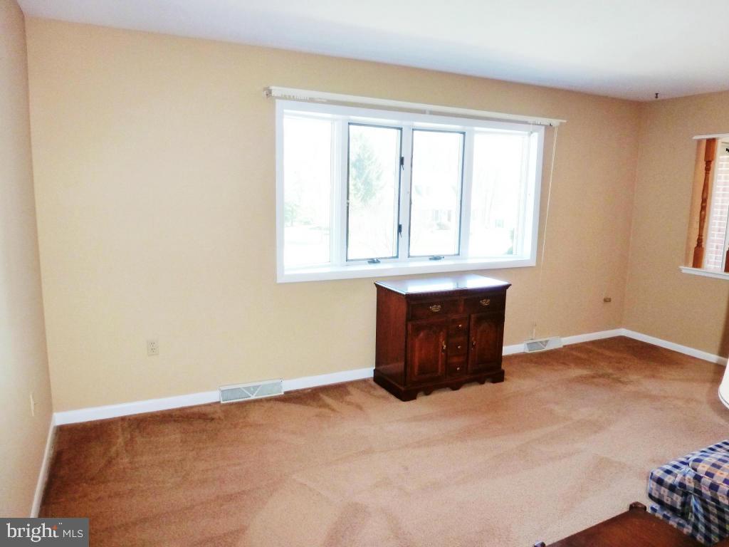 2 Hallmark Drive Lititz, PA 17543 - Photo 3 of 21