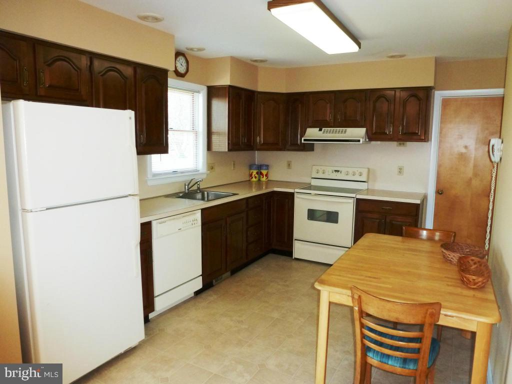 2 Hallmark Drive Lititz, PA 17543 - Photo 5 of 21