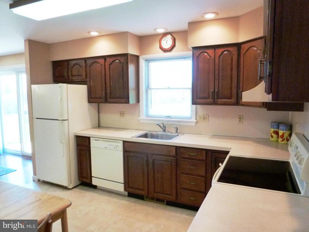 2 Hallmark Drive Lititz, PA 17543 - Photo 6 of 21