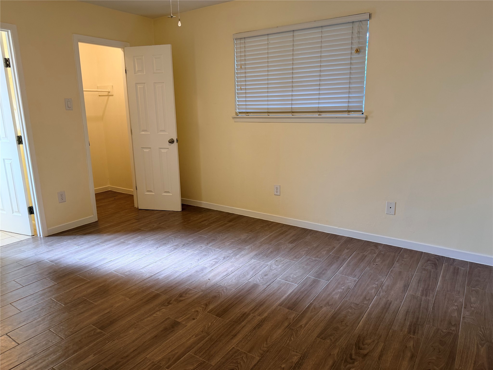 2439 Meandering Trail Houston, TX 77339 - Photo 5 of 8 an empty room with wooden floor and windows