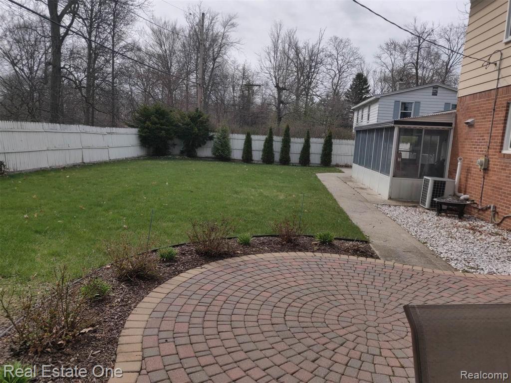 32064 Bonnet Hill Road Farmington Hills, MI 48334 - Photo 25 of 29