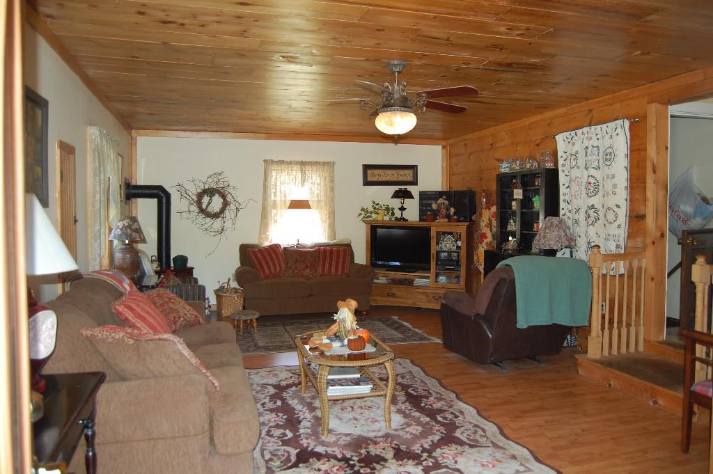21 Farrington Road Gorham, ME 04038 - Photo 5 of 26 Beautifully done living room.