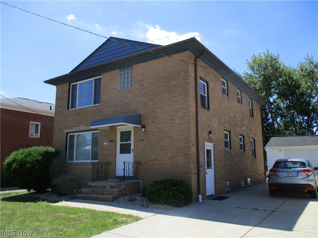 3017 Snow Road Parma, OH 44134 - Photo 3 of 8