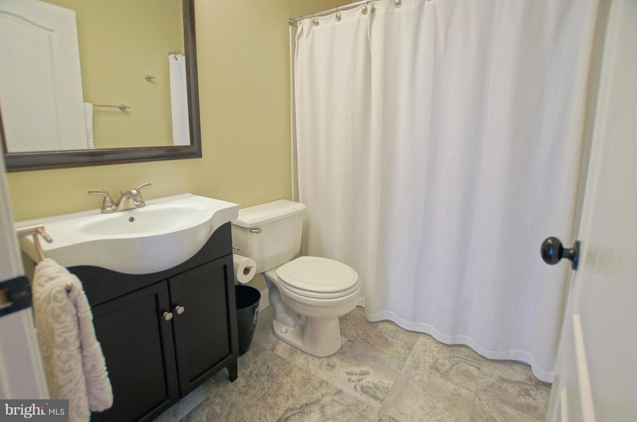 12035 Edgemere Circle Reston, VA 20190 - Photo 16 of 23 Bath