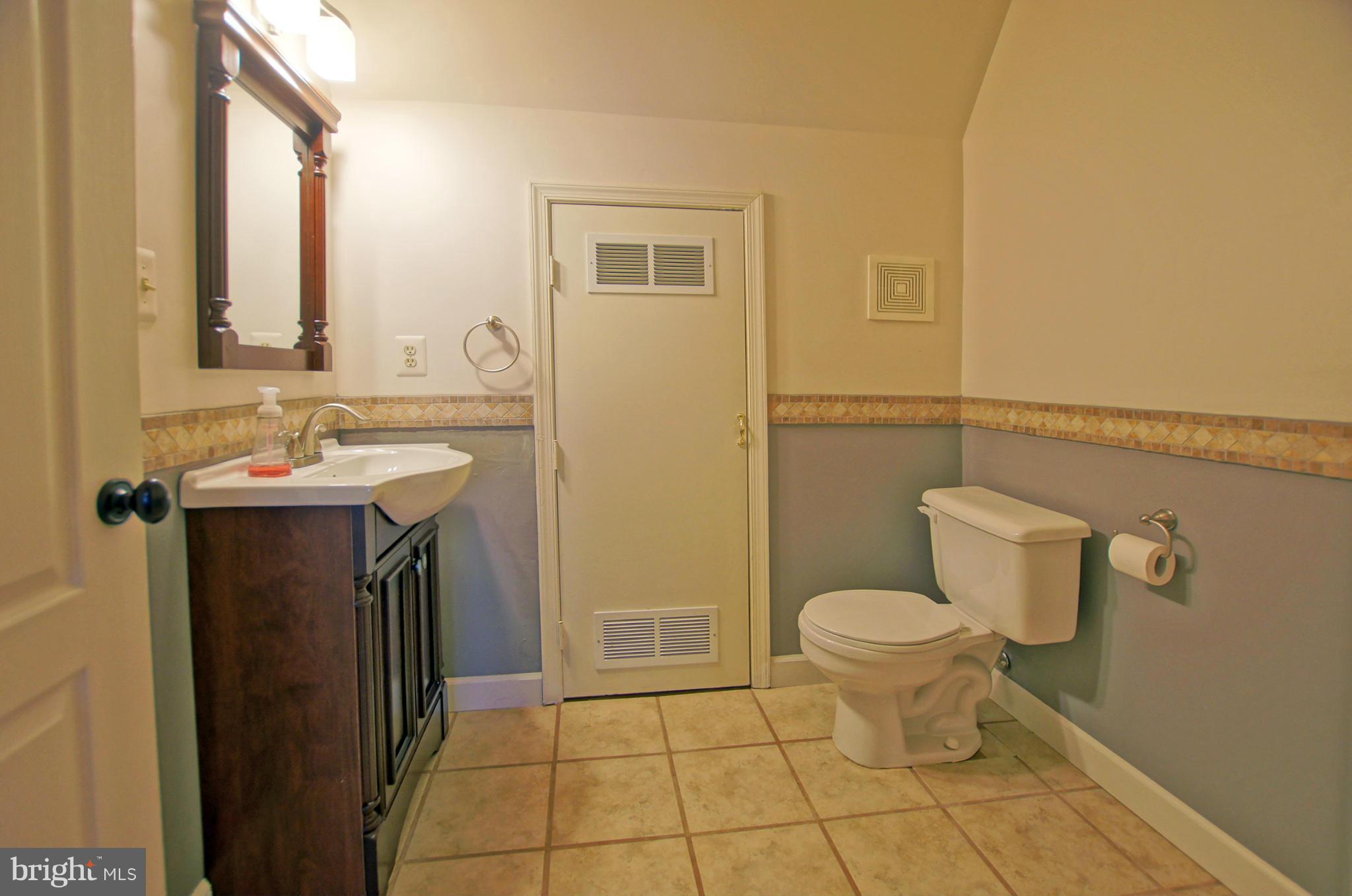 12035 Edgemere Circle Reston, VA 20190 - Photo 19 of 23 Bath
