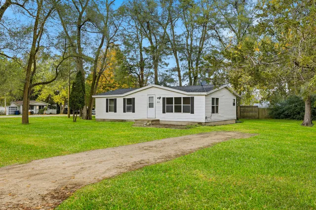 $168,000 | 212 Elm Street, Howard City, MI 49329