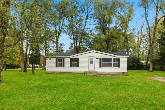 $168,000 | 212 Elm Street, Howard City, MI 49329