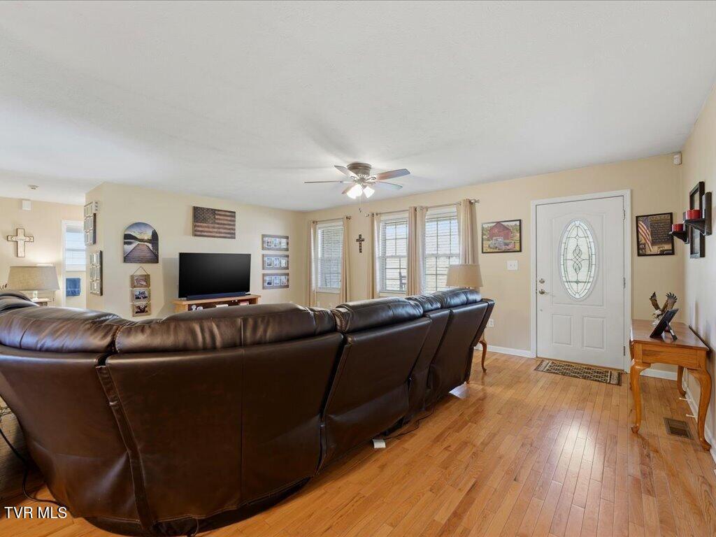 197 Deer Ridge Drive Rutledge, TN 37861 - Photo 5 of 37 197 Deer Ridge Dr - 5