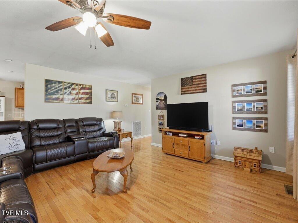 197 Deer Ridge Drive Rutledge, TN 37861 - Photo 6 of 37 197 Deer Ridge Dr - 6