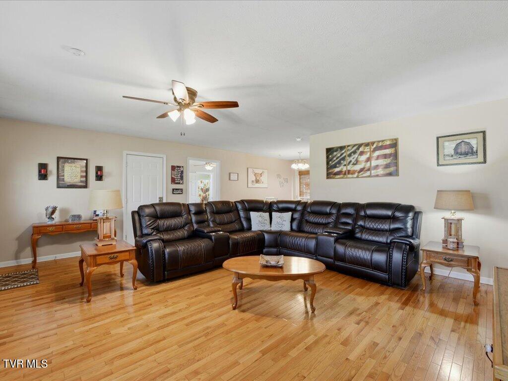 197 Deer Ridge Drive Rutledge, TN 37861 - Photo 7 of 37 197 Deer Ridge Dr - 7