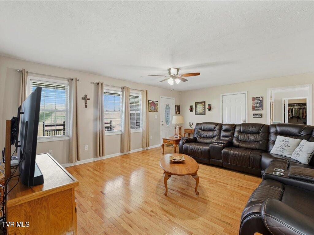 197 Deer Ridge Drive Rutledge, TN 37861 - Photo 8 of 37 197 Deer Ridge Dr - 8