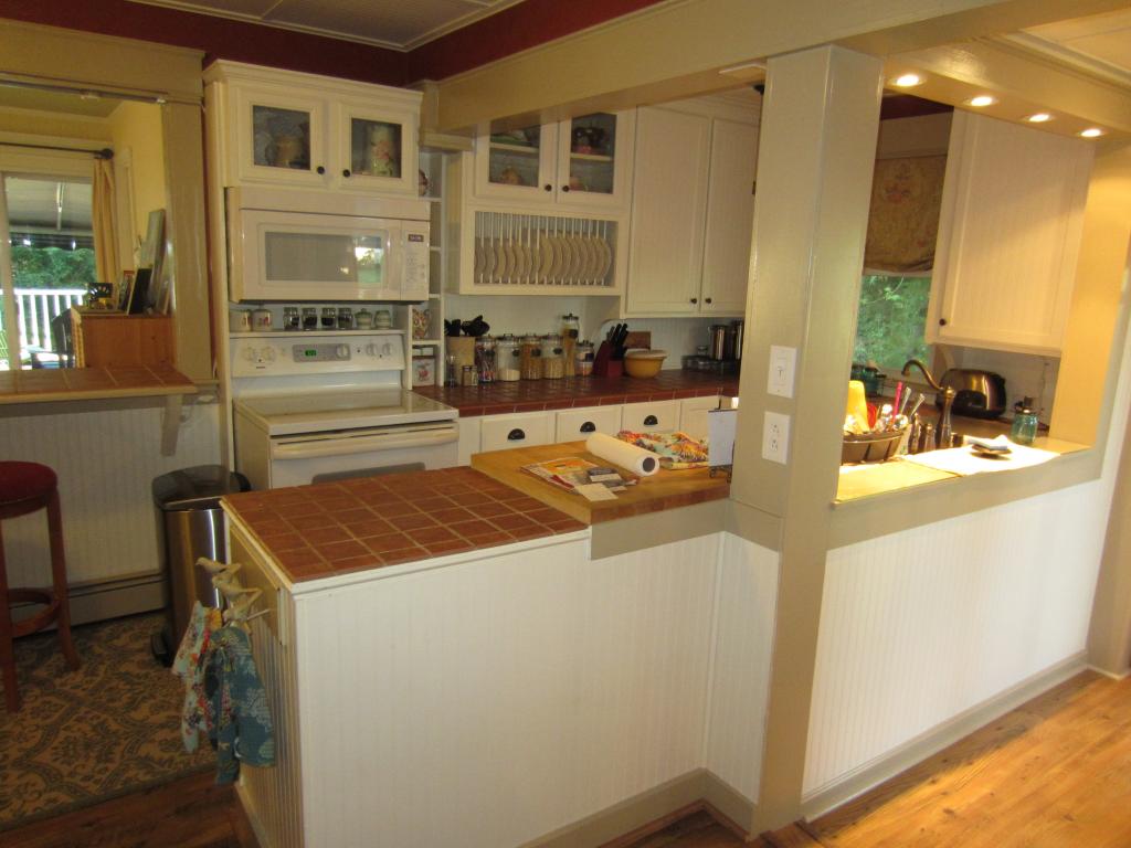 40 South Mammoth Road Manchester, NH 03109 - Photo 3 of 35