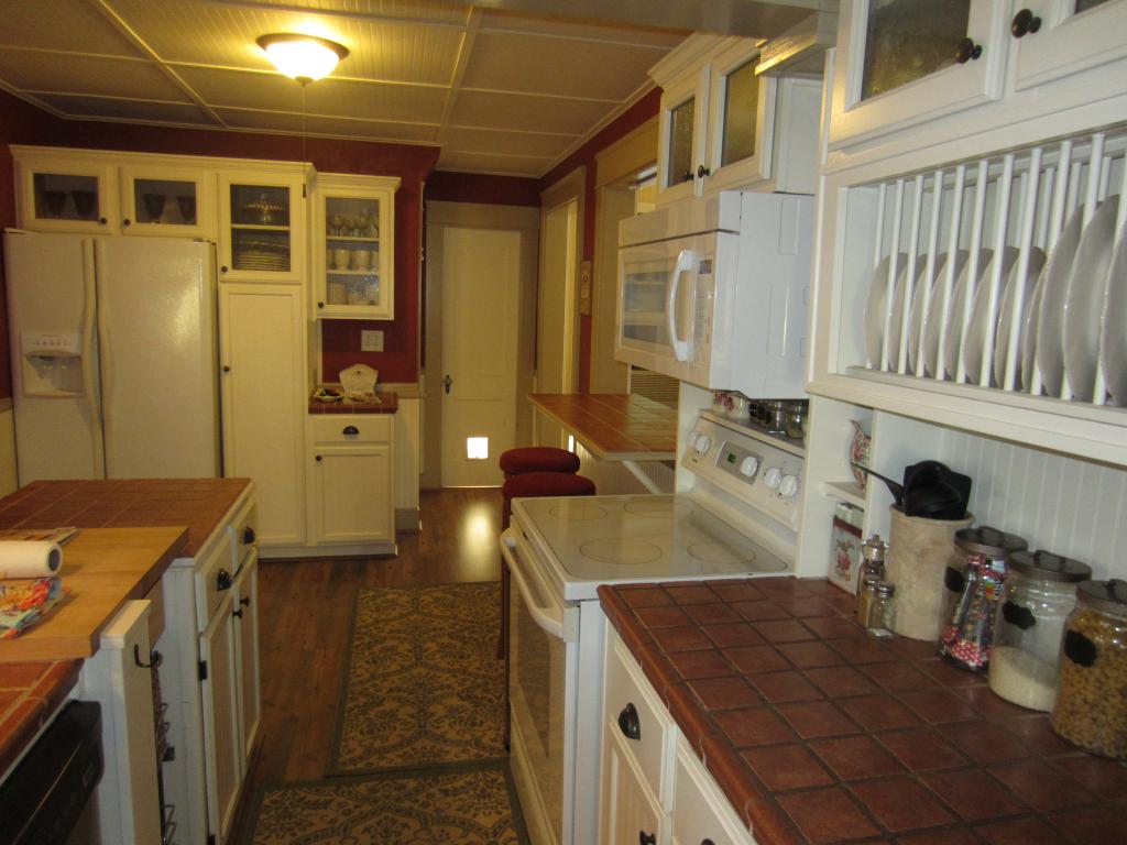 40 South Mammoth Road Manchester, NH 03109 - Photo 7 of 35