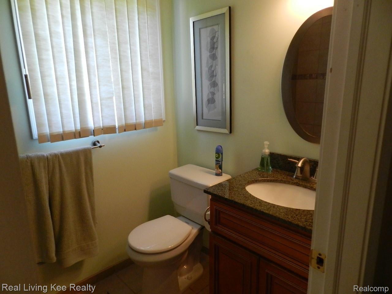 4138 Rohr Road Lake Orion, MI 48359 - Photo 36 of 51 DSCN4648.JPG