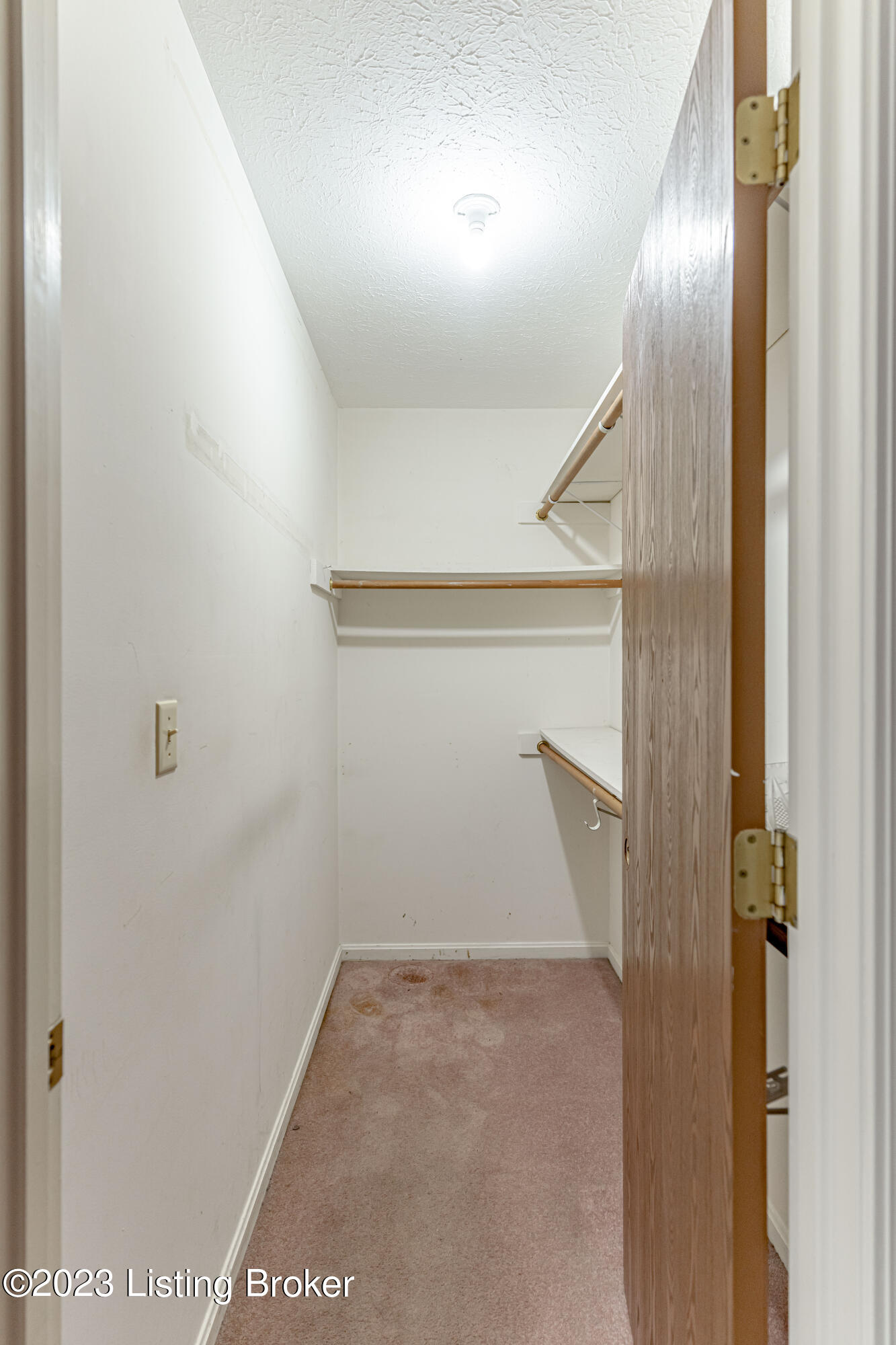 3033 Fordhaven Road Louisville, KY 40214 - Photo 31 of 49 DSC05255