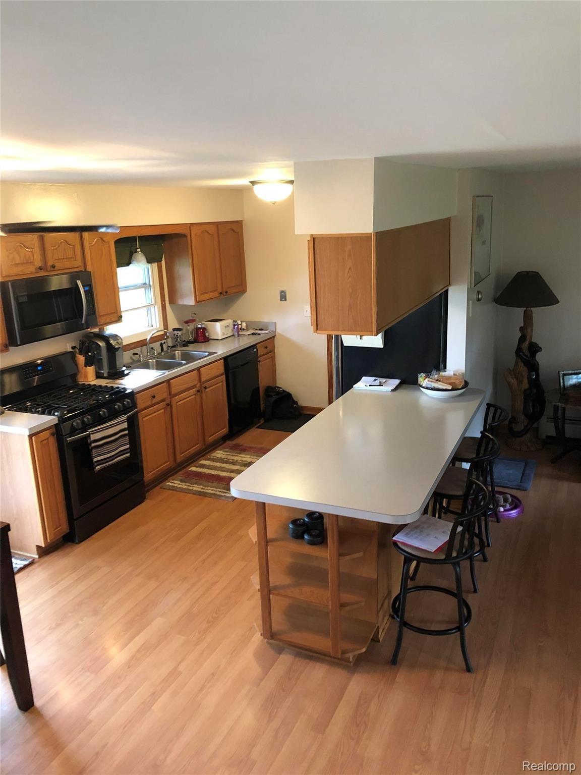 520 North Tipsico Lake Road Highland, MI 48357 - Photo 2 of 34 kit 3.jpg