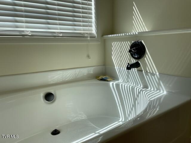 130 Garland Road Unicoi, TN 37692 - Photo 25 of 47 Primarty Soaking Tub