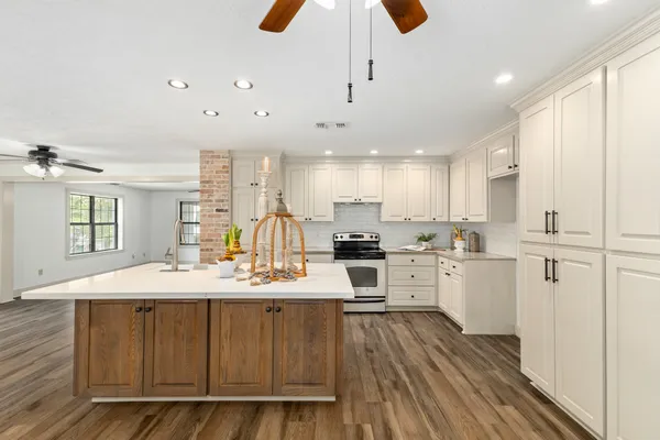 $507,500 | 511 West Val Verde Street, Brenham, TX 77833