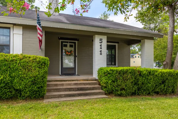 $507,500 | 511 West Val Verde Street, Brenham, TX 77833