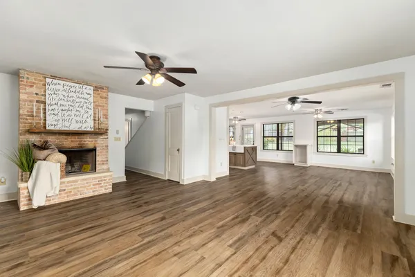 a view of livingroom and hardwood floor
