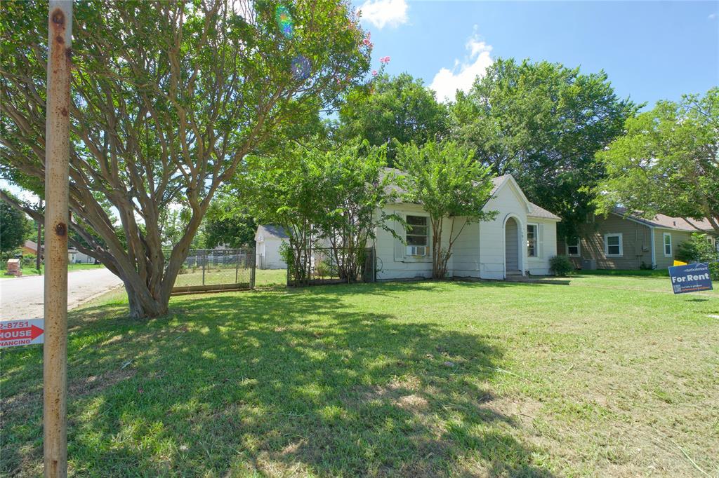 901 North Howeth Street Gainesville, TX 76240 - Photo 3 of 24