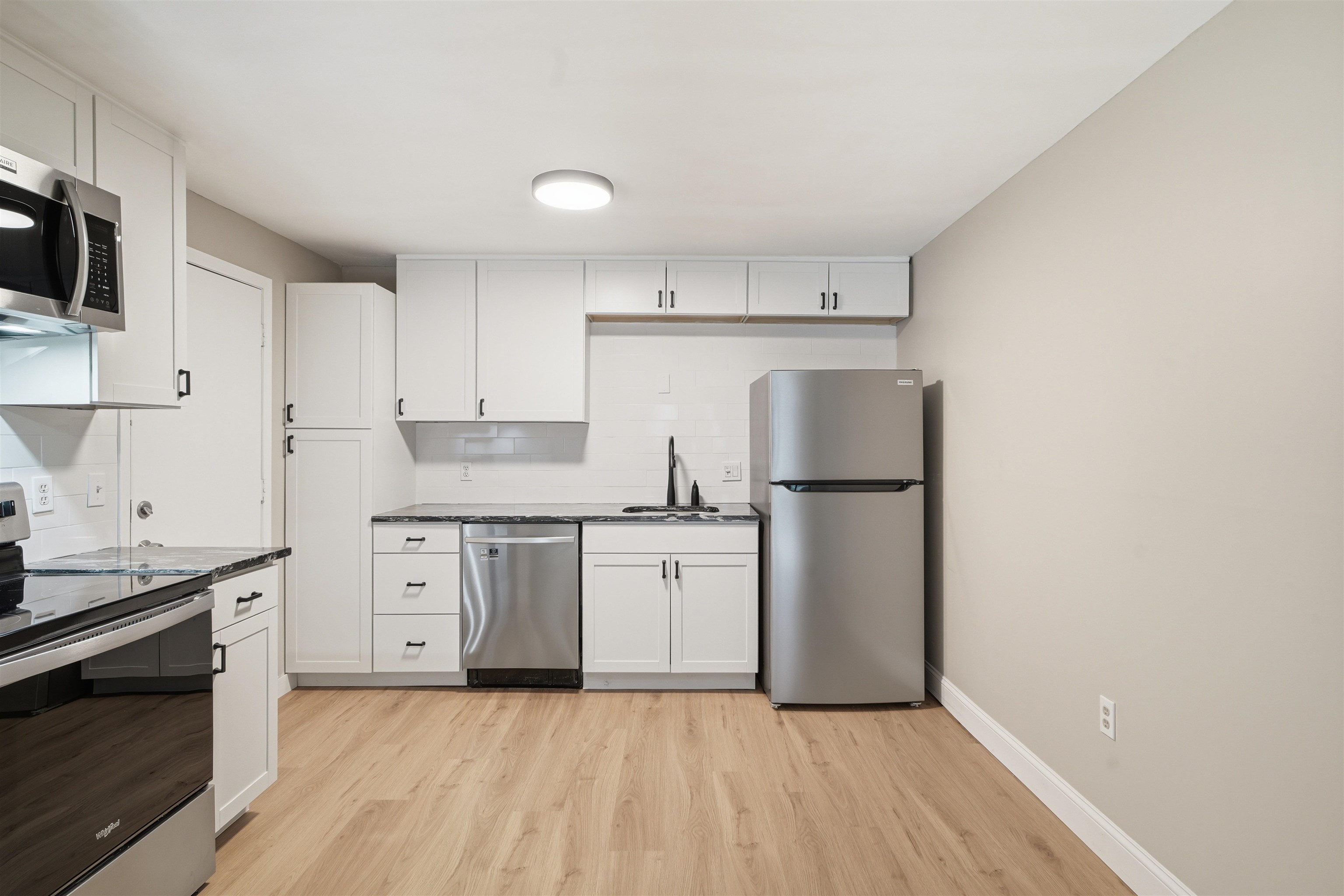 8 Strawberry Bank Road, Unit 9 Nashua, NH 03062 - Photo 2 of 30