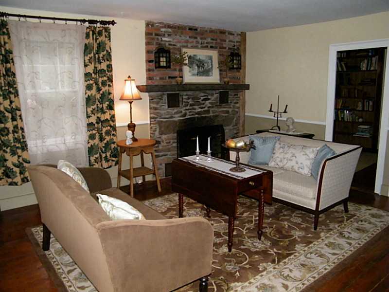 67 Wilbur Road Lincoln, RI 02865 - Photo 11 of 24 Living Room.